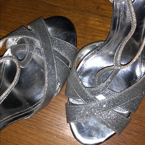 Touch of Nina sparkly heels! - Picture 4 of 8